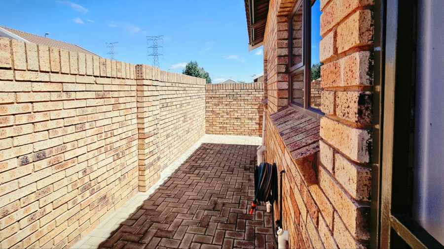 2 Bedroom Property for Sale in Hillside Free State